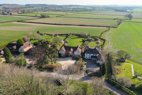 6 bed detached house