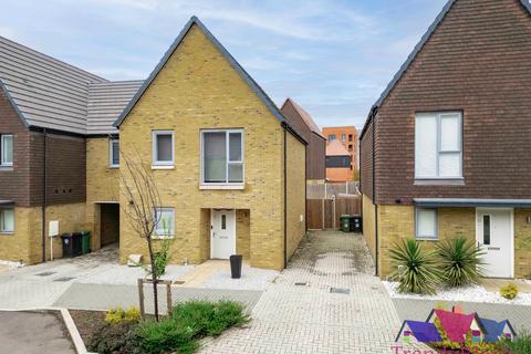 Ecclestone Road, Ebbsfleet Valley DA10 3 bed semi