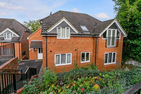 Conifer Rise, High Wycombe HP12 2 bed ground floor flat for sale