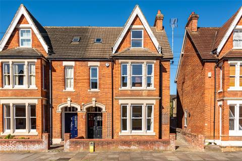 Cornwall Road, Bedford, Bedfordshire... 6 bed semi