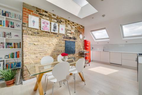 Vera Road, Fulham, London 2 bed flat for sale