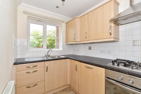 Meadowgate, Horsham RH12 2 bed ground floor flat