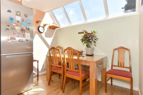 Turner Close, Basildon SS15 3 bed terraced house for sale
