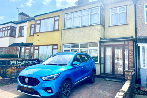 Gelsthorpe Road, Romford 3 bed terraced house for sale