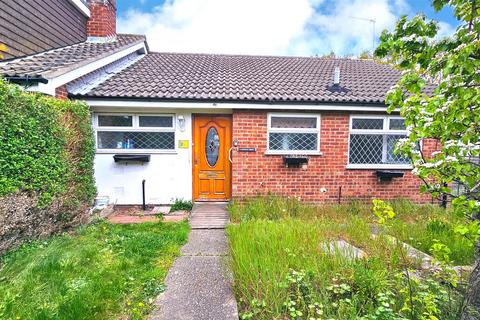 Veronica Green, Gorleston, Great... 2 bed semi
