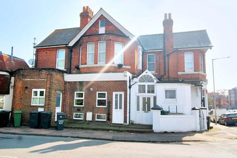Upper Avenue, Eastbourne BN21 2 bed flat for sale