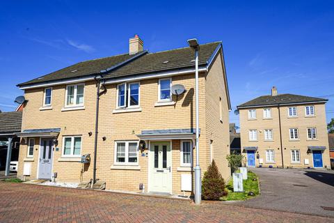 Feronia Mead, Leighton Buzzard 3 bed semi