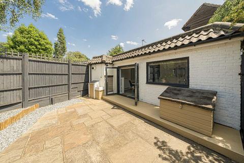Station Road, Hampton TW12 2 bed house for sale