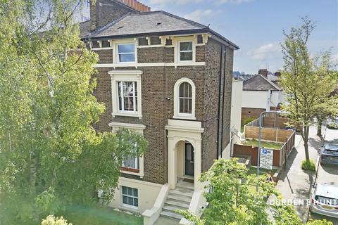 76 New Wanstead, Wanstead E11 1 bed apartment for sale