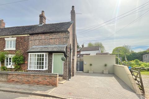London Road, Knighton, TF9 2 bed end of terrace house for sale