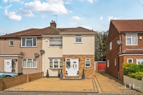St. Andrews Avenue, Hornchurch 3 bed semi
