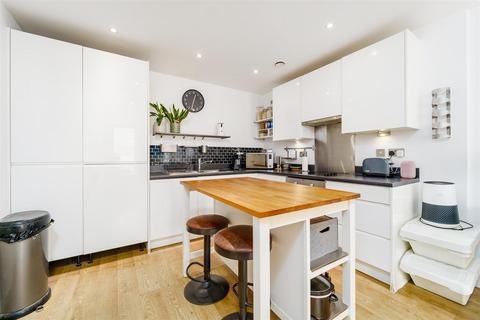 Baltic Avenue, Brentford TW8 2 bed apartment for sale