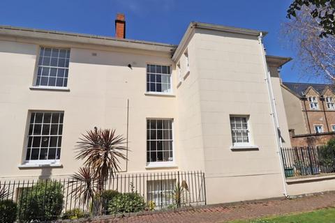 The Mount, Taunton TA1 2 bed ground floor flat for sale