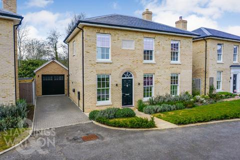 Chestnut Drive, Norwich NR14 4 bed detached house for sale