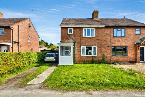 Oldham Drive, Spalding, PE11 3 bed semi