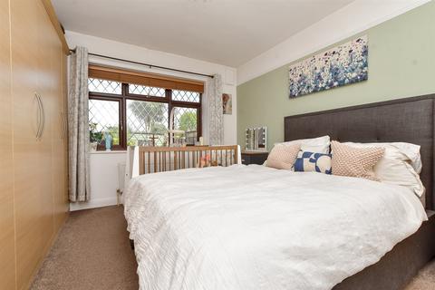 Falcourt Close, Sutton SM1 2 bed ground floor maisonette for sale