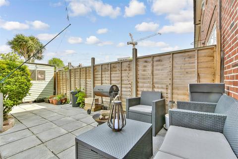 Falcourt Close, Sutton SM1 2 bed ground floor maisonette for sale
