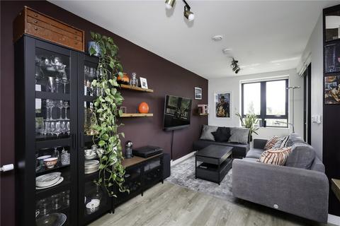 Lakeside Drive, London, NW10 3 bed apartment for sale