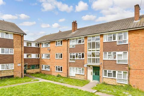 Bracken Avenue, Shirley, Croydon, Surrey 2 bed flat for sale