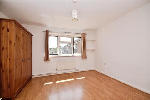 Bracken Avenue, Shirley, Croydon, Surrey 2 bed flat for sale
