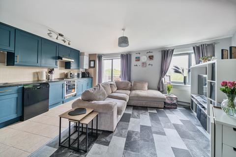 In View Court, Mayfield Road... 2 bed flat for sale