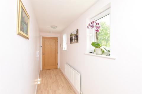 Yoxall Mews, Redhill, Surrey 2 bed flat for sale