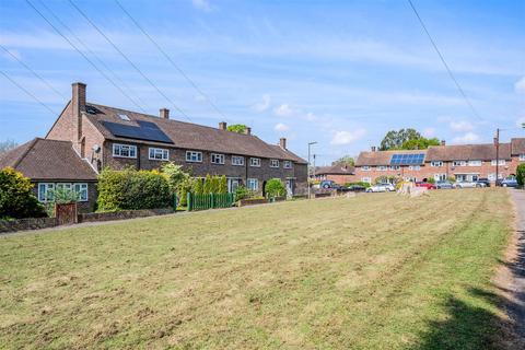Purbeck Close, Surrey RH1 3 bed house for sale
