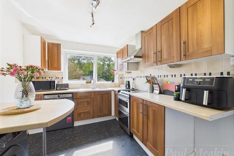 Hawkhirst Road, Kenley 2 bed flat for sale