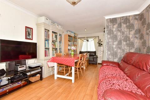 Stonebridge Way, Faversham ME13 4 bed terraced house for sale