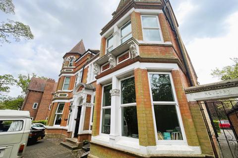Wake Green Road, Birmingham B13 1 bed flat for sale