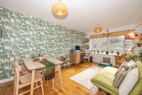 Old Dover Road, Canterbury, CT1 2 bed flat for sale