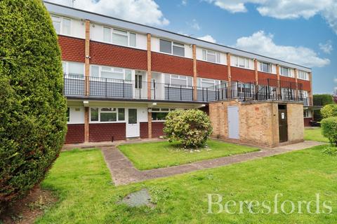 Briarleas Gardens, Upminster, RM14 2 bed maisonette for sale