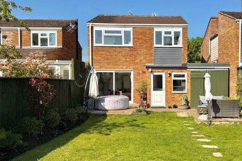 Greenfields, Buckingham MK18 3 bed link detached house for sale