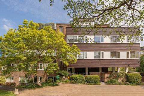 Twickenham Road, Teddington TW11 1 bed flat for sale