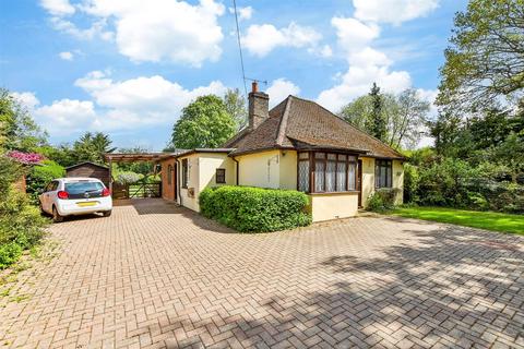 Peeks Brook Lane, Horley RH6 2 bed bungalow for sale