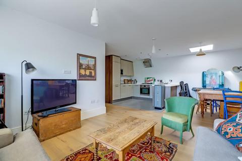 Trewsbury Road, Sydenham, London 2 bed flat for sale