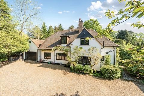 Hook Heath Road, Surrey GU22 4 bed detached house for sale