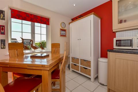 Holly Drive, Sheerness ME12 3 bed semi