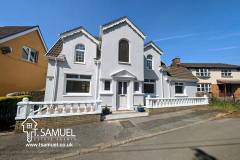 Woodland Crescent, Abercynon 3 bed detached house for sale