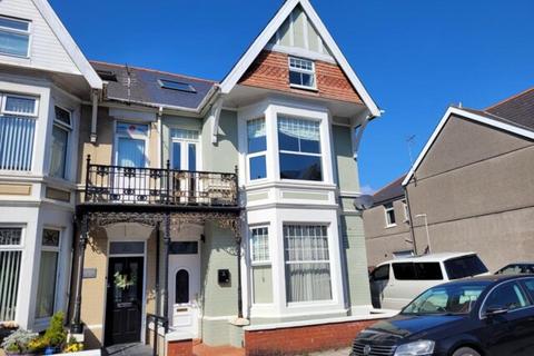 ESPLANADE AVENUE, PORTHCAWL, CF36 3YU 2 bed maisonette for sale