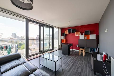 Proton Tower, E14, Docklands, London... 2 bed flat for sale