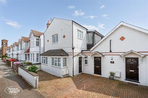 Leyborne Avenue, Northfields 2 bed maisonette for sale