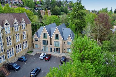 Filmer Grove, Surrey GU7 1 bed flat for sale