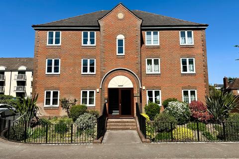 Waterside Court, Alton, Hampshire 2 bed flat for sale