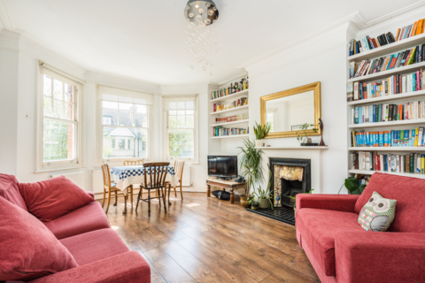 Brondesbury Park, London, NW2 3 bed flat for sale