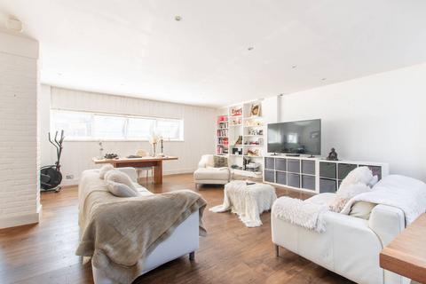 Harlesden Road, Willesden Green... 3 bed mews for sale