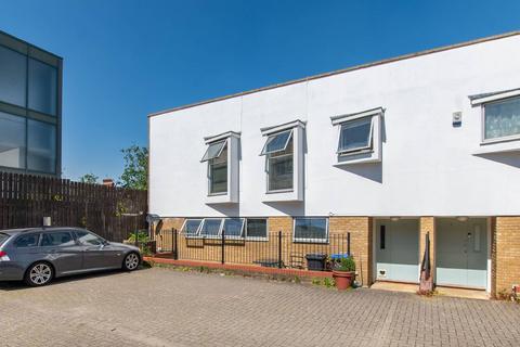 Harlesden Road, Willesden Green... 3 bed mews for sale