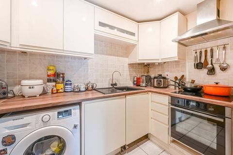 Barrier Point Road, Docklands... 2 bed flat for sale