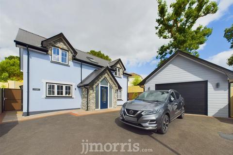 8 Caeberllan, Adpar 4 bed detached house for sale
