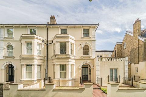Grove Crescent, Kingston Upon Thames KT1 2 bed flat for sale